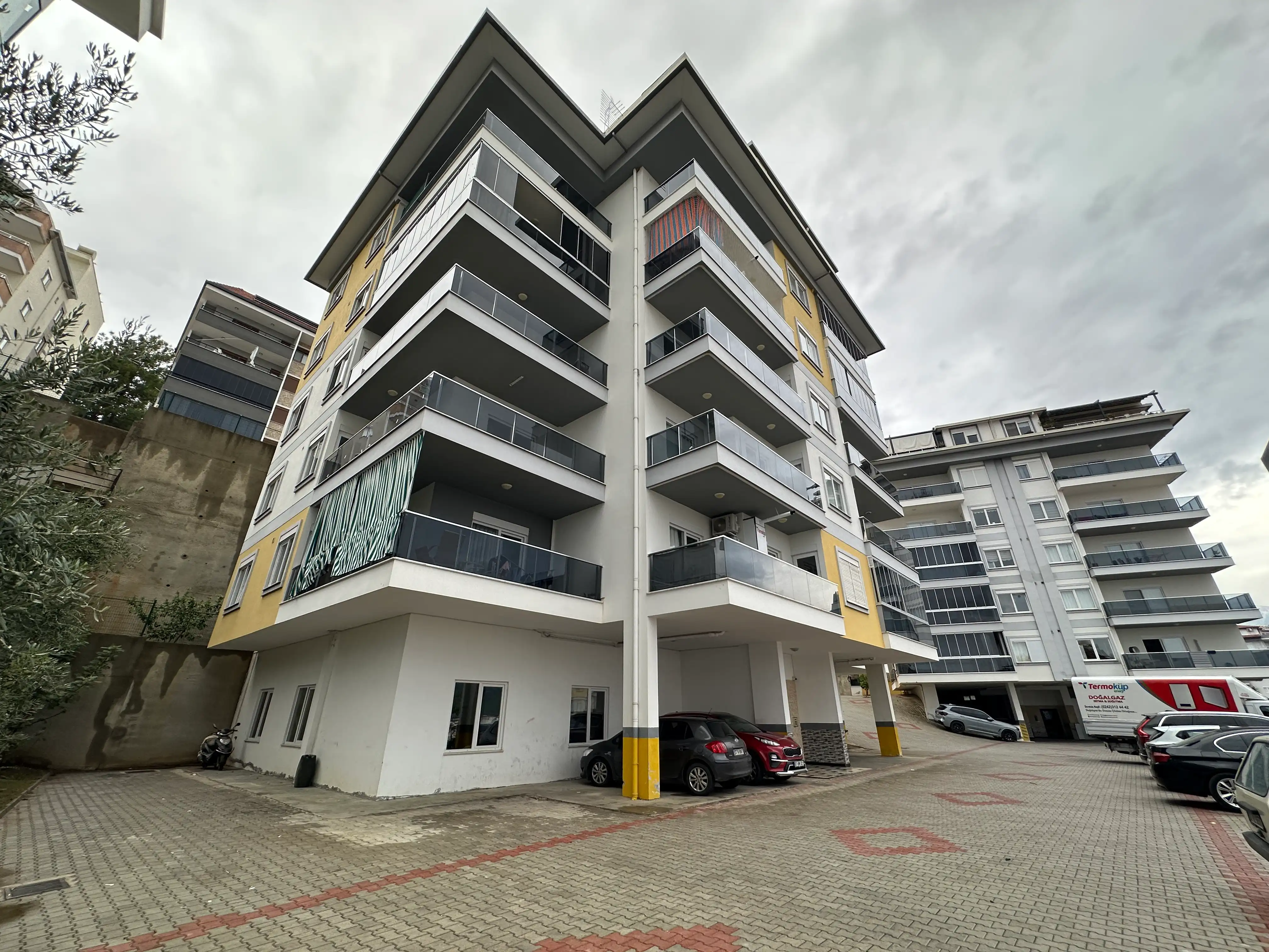 Изображение Большая квартира 3+1 с отдельной кухней и видом на город